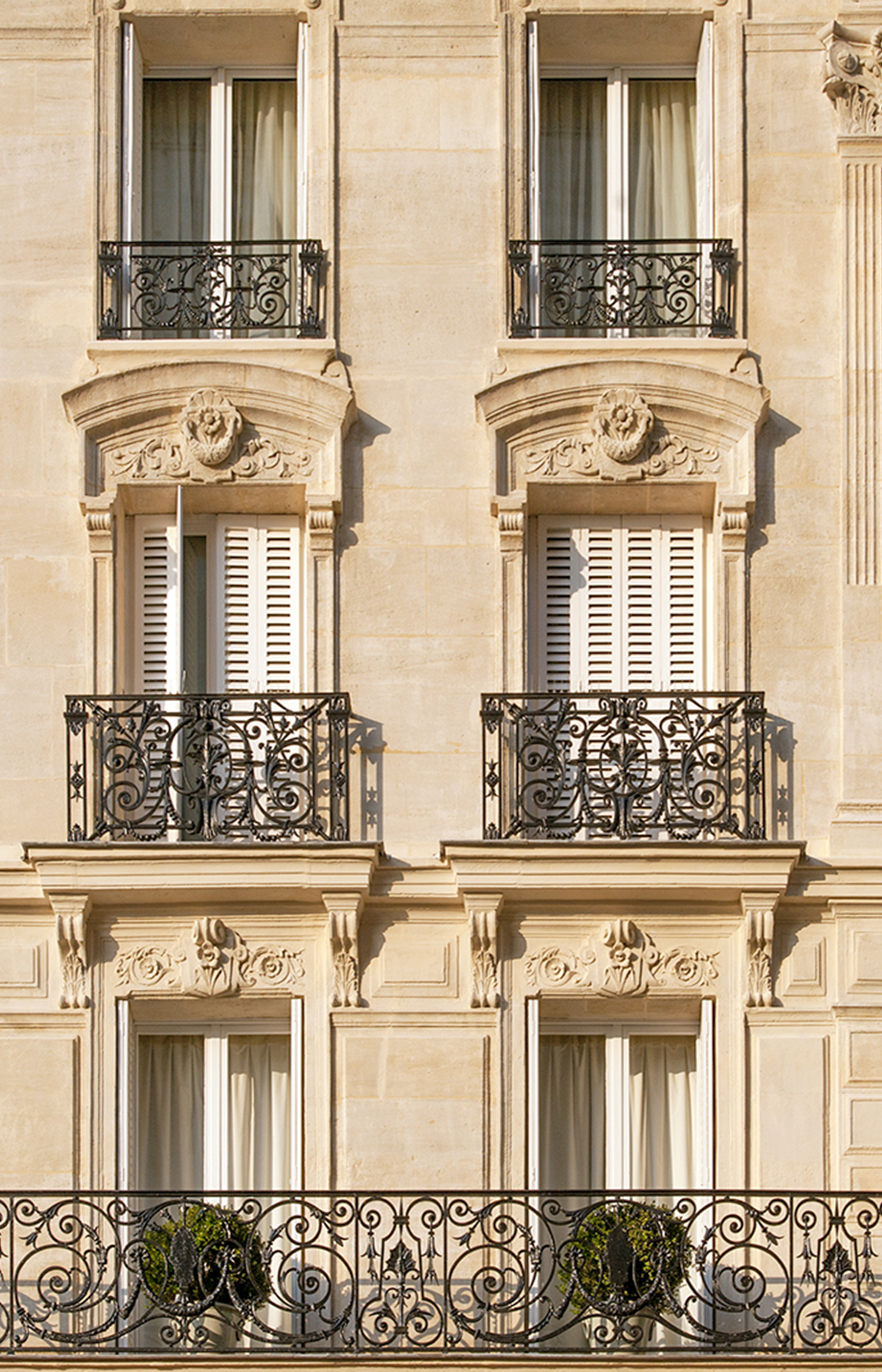 Photo of a parisian building